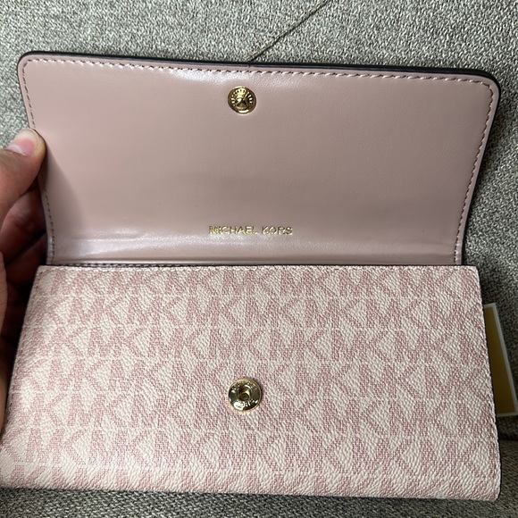 MICHAEL MICHAEL KORS Large Trifold Wallet - Picture 3 of 6